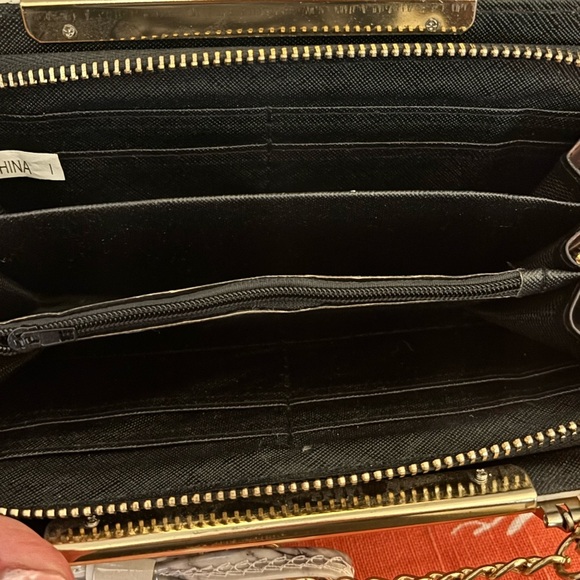 2 Handled Marble Pattern Wallet Crossbody Clutch / New - Picture 5 of 6